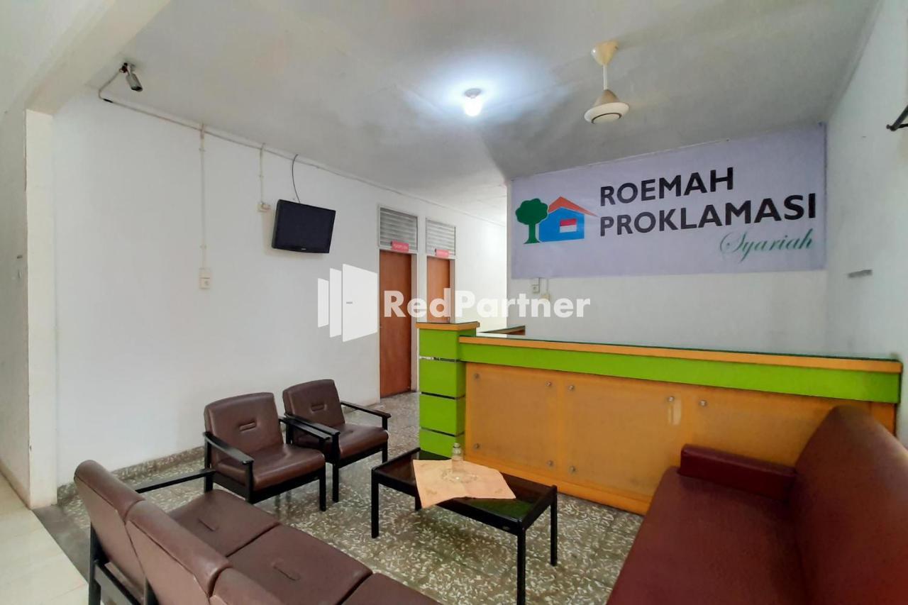 Roemah Proklamasi Syariah Mitra Reddoorz Padang  Buitenkant foto