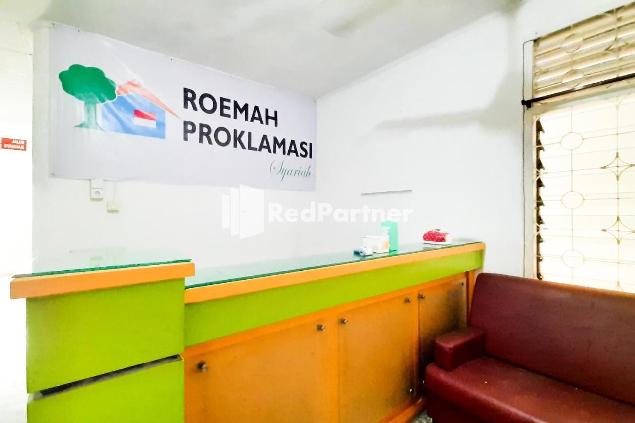 Roemah Proklamasi Syariah Mitra Reddoorz Padang  Buitenkant foto