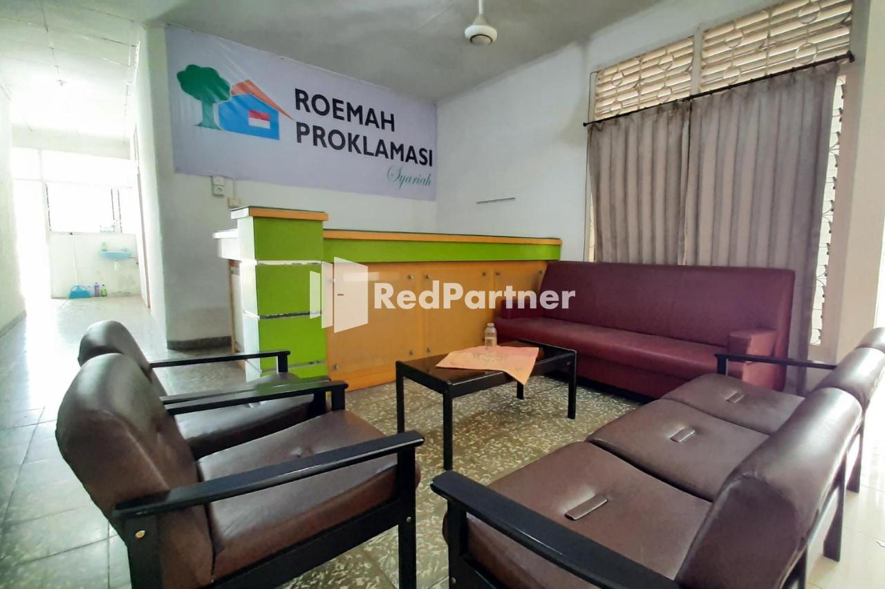 Roemah Proklamasi Syariah Mitra Reddoorz Padang  Buitenkant foto
